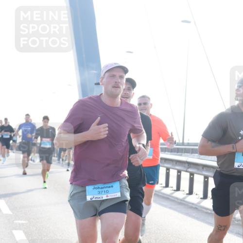 03.10.2026 - Köhlbrandbrückenlauf Tim E. http://msf.ph/oto/10607645 03.10.2026 09:20:29 Position 1 3710, 27 meine-sportfotos.de