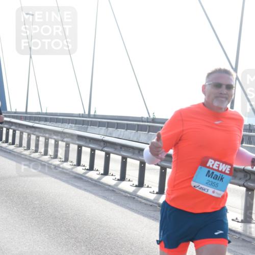 03.10.2026 - Köhlbrandbrückenlauf Tim E. http://msf.ph/oto/10607661 03.10.2026 09:20:31 Position 1 2355 meine-sportfotos.de