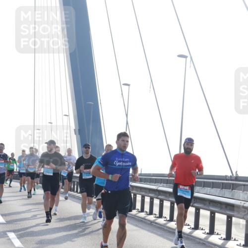 03.10.2026 - Köhlbrandbrückenlauf Tim E. http://msf.ph/oto/10607699 03.10.2026 09:20:35 Position 1  meine-sportfotos.de