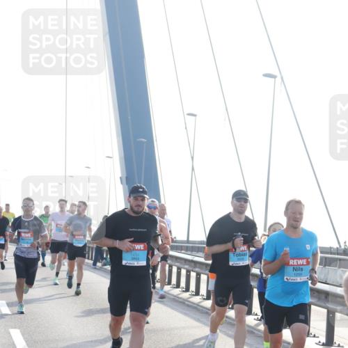 03.10.2026 - Köhlbrandbrückenlauf Tim E. http://msf.ph/oto/10607702 03.10.2026 09:20:37 Position 1 3864, 2656, 1259 meine-sportfotos.de
