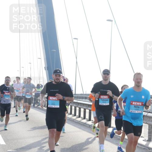 03.10.2026 - Köhlbrandbrückenlauf Tim E. http://msf.ph/oto/10607708 03.10.2026 09:20:37 Position 1 3864, 2656, 1259 meine-sportfotos.de