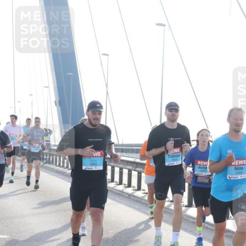 03.10.2026 - Köhlbrandbrückenlauf Tim E. http://msf.ph/oto/10607714 03.10.2026 09:20:38 Position 1 3864, 2656, 2278, 1259 meine-sportfotos.de