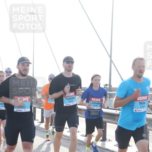 03.10.2026 - Köhlbrandbrückenlauf Tim E. http://msf.ph/oto/10607725 03.10.2026 09:20:38 Position 1 1425, 3864, 2656, 2278, 1259 meine-sportfotos.de