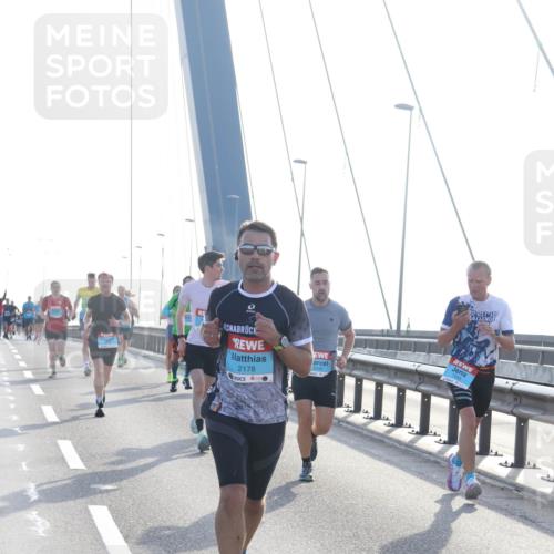 03.10.2026 - Köhlbrandbrückenlauf Tim E. http://msf.ph/oto/10607753 03.10.2026 09:20:41 Position 1 2178 meine-sportfotos.de