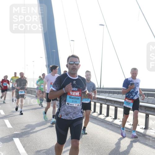 03.10.2026 - Köhlbrandbrückenlauf Tim E. http://msf.ph/oto/10607755 03.10.2026 09:20:41 Position 1 2178 meine-sportfotos.de