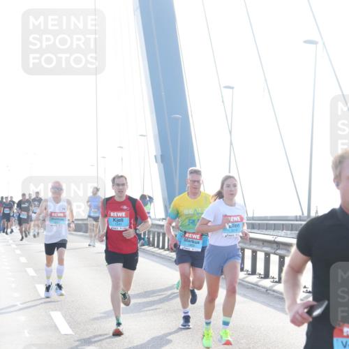 03.10.2026 - Köhlbrandbrückenlauf Tim E. http://msf.ph/oto/10607805 03.10.2026 09:20:46 Position 1 1241, 2218, 1803 meine-sportfotos.de