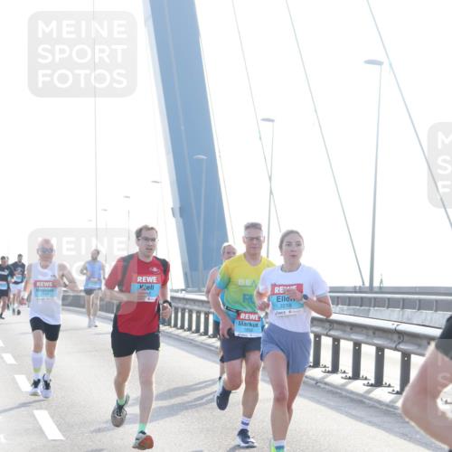 03.10.2026 - Köhlbrandbrückenlauf Tim E. http://msf.ph/oto/10607812 03.10.2026 09:20:47 Position 1 2195, 2218, 1803 meine-sportfotos.de