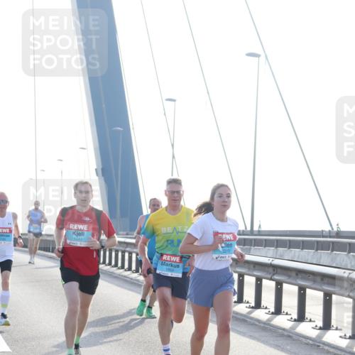 03.10.2026 - Köhlbrandbrückenlauf Tim E. http://msf.ph/oto/10607817 03.10.2026 09:20:47 Position 1 2218, 2195, 1241, 1803 meine-sportfotos.de