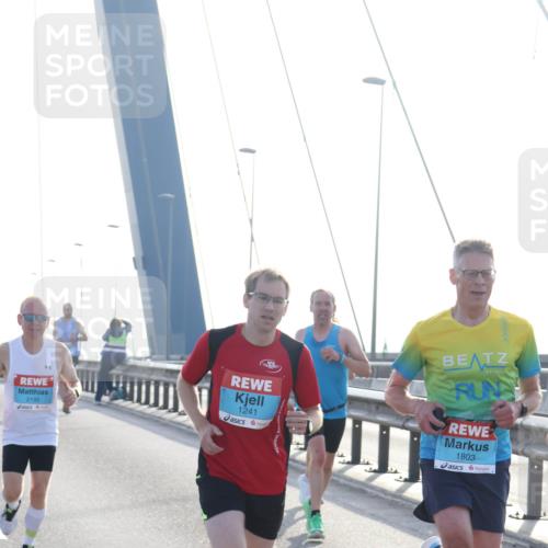 03.10.2026 - Köhlbrandbrückenlauf Tim E. http://msf.ph/oto/10607838 03.10.2026 09:20:48 Position 1 2195, 1241, 1803 meine-sportfotos.de