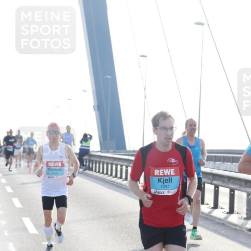 03.10.2026 - Köhlbrandbrückenlauf Tim E. http://msf.ph/oto/10607847 03.10.2026 09:20:49 Position 1 2, 2195, 1241 meine-sportfotos.de