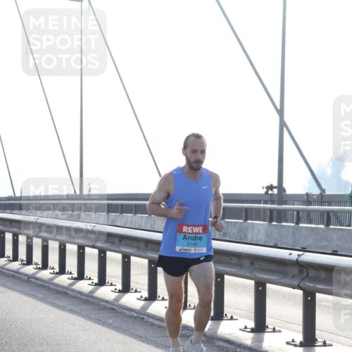 03.10.2026 - Köhlbrandbrückenlauf Tim E. http://msf.ph/oto/10607884 03.10.2026 09:20:56 Position 1 2149 meine-sportfotos.de