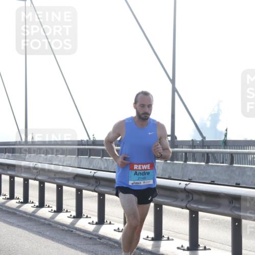 03.10.2026 - Köhlbrandbrückenlauf Tim E. http://msf.ph/oto/10607893 03.10.2026 09:20:56 Position 1 2149 meine-sportfotos.de