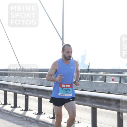 03.10.2026 - Köhlbrandbrückenlauf Tim E. http://msf.ph/oto/10607900 03.10.2026 09:20:57 Position 1 2149 meine-sportfotos.de