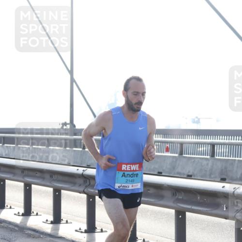 03.10.2026 - Köhlbrandbrückenlauf Tim E. http://msf.ph/oto/10607908 03.10.2026 09:20:57 Position 1 2149 meine-sportfotos.de