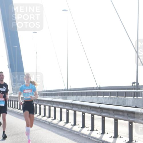 03.10.2026 - Köhlbrandbrückenlauf Tim E. http://msf.ph/oto/10607919 03.10.2026 09:20:57 Position 1  meine-sportfotos.de