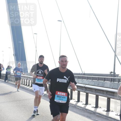 03.10.2026 - Köhlbrandbrückenlauf Tim E. http://msf.ph/oto/10607957 03.10.2026 09:21:00 Position 1 1412, 2373 meine-sportfotos.de