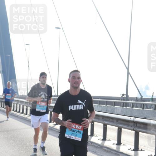 03.10.2026 - Köhlbrandbrückenlauf Tim E. http://msf.ph/oto/10607963 03.10.2026 09:21:01 Position 1 1412, 2373 meine-sportfotos.de