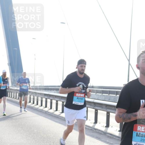 03.10.2026 - Köhlbrandbrückenlauf Tim E. http://msf.ph/oto/10607972 03.10.2026 09:21:02 Position 1 1412, 237 meine-sportfotos.de