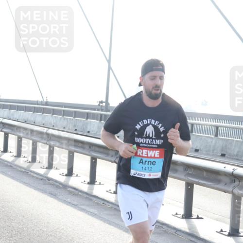 03.10.2026 - Köhlbrandbrückenlauf Tim E. http://msf.ph/oto/10607979 03.10.2026 09:21:03 Position 1 1412 meine-sportfotos.de