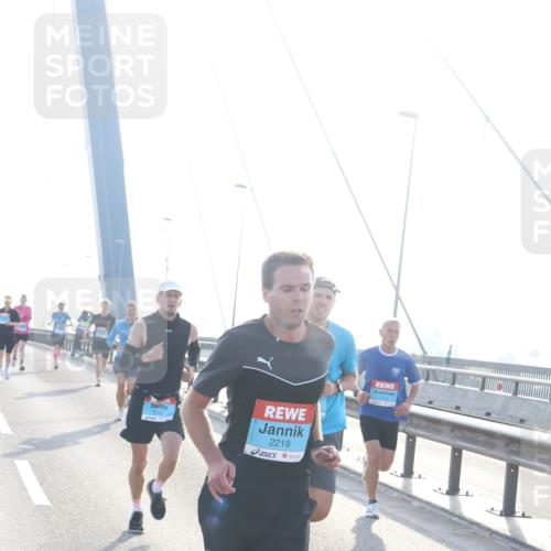 03.10.2026 - Köhlbrandbrückenlauf Tim E. http://msf.ph/oto/10607998 03.10.2026 09:21:05 Position 1 1126, 2219 meine-sportfotos.de