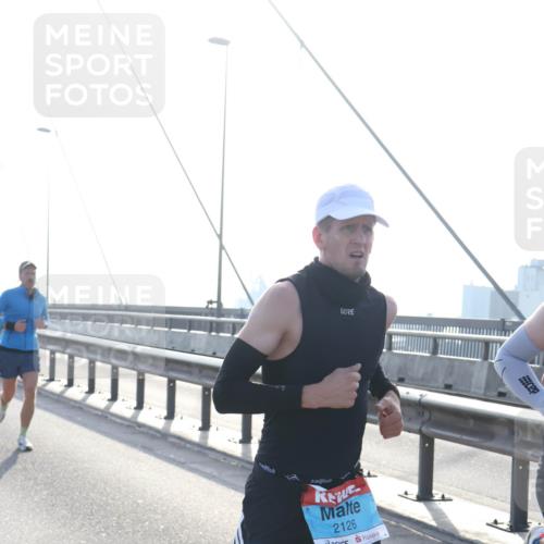 03.10.2026 - Köhlbrandbrückenlauf Tim E. http://msf.ph/oto/10608018 03.10.2026 09:21:07 Position 1 2126 meine-sportfotos.de