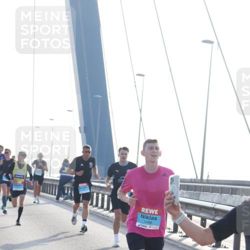 03.10.2026 - Köhlbrandbrückenlauf Tim E. http://msf.ph/oto/10608060 03.10.2026 09:21:12 Position 1 1466 meine-sportfotos.de