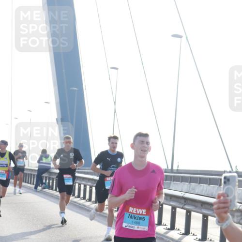 03.10.2026 - Köhlbrandbrückenlauf Tim E. http://msf.ph/oto/10608068 03.10.2026 09:21:12 Position 1 1466 meine-sportfotos.de