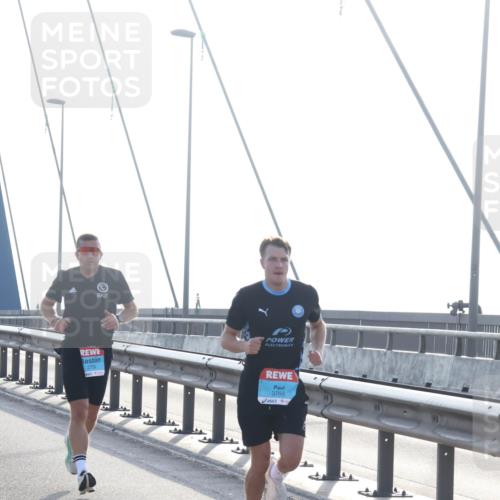 03.10.2026 - Köhlbrandbrückenlauf Tim E. http://msf.ph/oto/10608094 03.10.2026 09:21:14 Position 1 2309, 3769 meine-sportfotos.de