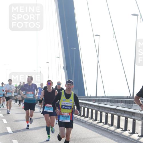 03.10.2026 - Köhlbrandbrückenlauf Tim E. http://msf.ph/oto/10608108 03.10.2026 09:21:16 Position 1 1342 meine-sportfotos.de