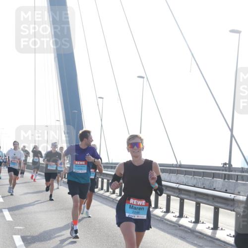 03.10.2026 - Köhlbrandbrückenlauf Tim E. http://msf.ph/oto/10608146 03.10.2026 09:21:19 Position 1 2246 meine-sportfotos.de