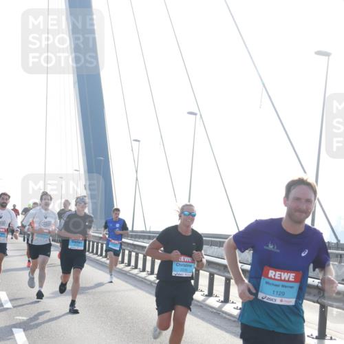 03.10.2026 - Köhlbrandbrückenlauf Tim E. http://msf.ph/oto/10608177 03.10.2026 09:21:21 Position 1 2235, 1129 meine-sportfotos.de