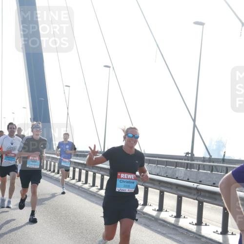 03.10.2026 - Köhlbrandbrückenlauf Tim E. http://msf.ph/oto/10608191 03.10.2026 09:21:22 Position 1 2133, 2235 meine-sportfotos.de