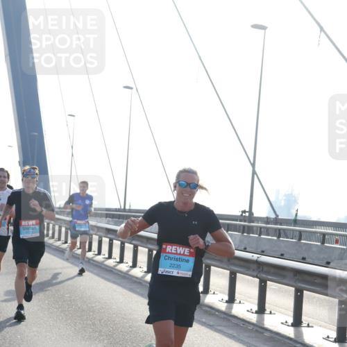 03.10.2026 - Köhlbrandbrückenlauf Tim E. http://msf.ph/oto/10608200 03.10.2026 09:21:22 Position 1 2133, 2235 meine-sportfotos.de