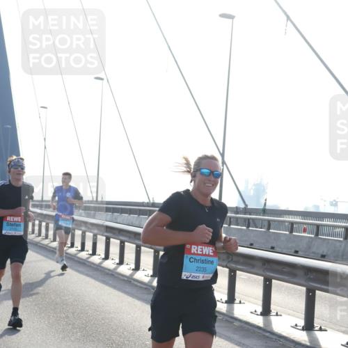03.10.2026 - Köhlbrandbrückenlauf Tim E. http://msf.ph/oto/10608208 03.10.2026 09:21:22 Position 1 2133, 2235 meine-sportfotos.de