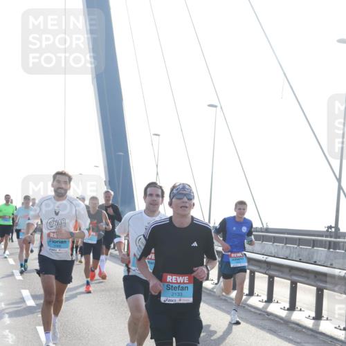 03.10.2026 - Köhlbrandbrückenlauf Tim E. http://msf.ph/oto/10608237 03.10.2026 09:21:24 Position 1 1066, 2133 meine-sportfotos.de