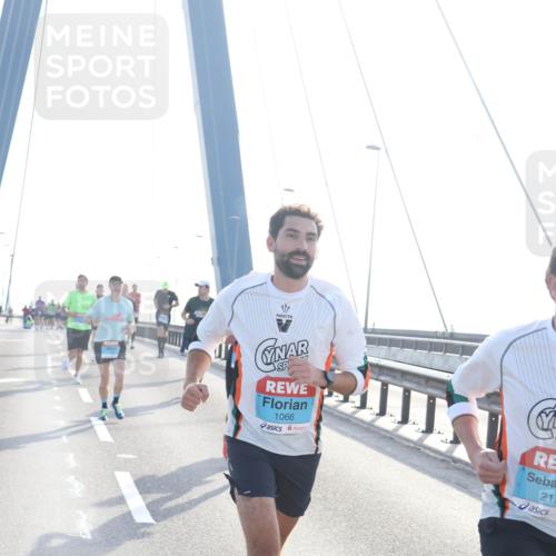 03.10.2026 - Köhlbrandbrückenlauf Tim E. http://msf.ph/oto/10608261 03.10.2026 09:21:25 Position 1 1066, 217 meine-sportfotos.de