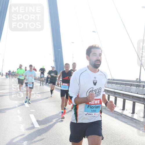 03.10.2026 - Köhlbrandbrückenlauf Tim E. http://msf.ph/oto/10608264 03.10.2026 09:21:26 Position 1 1066 meine-sportfotos.de