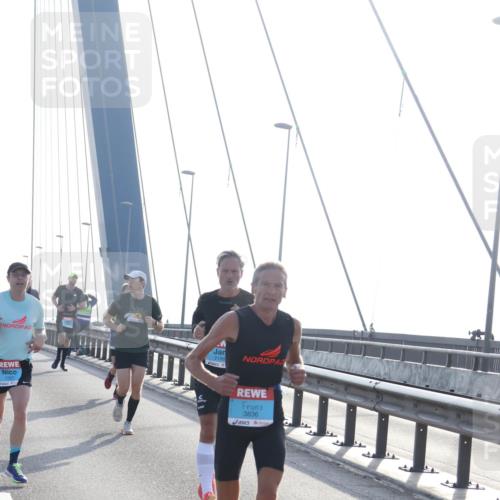 03.10.2026 - Köhlbrandbrückenlauf Tim E. http://msf.ph/oto/10608278 03.10.2026 09:21:27 Position 1 1397, 2188, 3836 meine-sportfotos.de