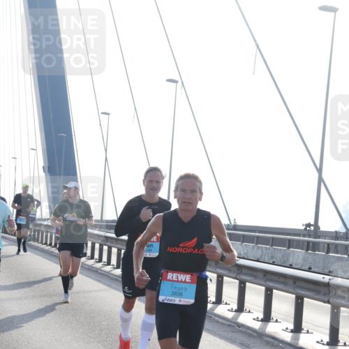 03.10.2026 - Köhlbrandbrückenlauf Tim E. http://msf.ph/oto/10608287 03.10.2026 09:21:27 Position 1 188, 3836 meine-sportfotos.de