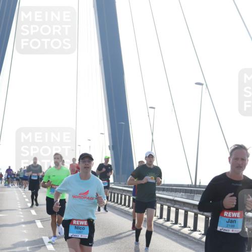 03.10.2026 - Köhlbrandbrückenlauf Tim E. http://msf.ph/oto/10608302 03.10.2026 09:21:28 Position 1 1397, 2188 meine-sportfotos.de