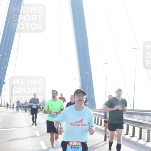 03.10.2026 - Köhlbrandbrückenlauf Tim E. http://msf.ph/oto/10608316 03.10.2026 09:21:29 Position 1 1397 meine-sportfotos.de