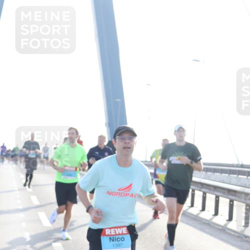 03.10.2026 - Köhlbrandbrückenlauf Tim E. http://msf.ph/oto/10608320 03.10.2026 09:21:29 Position 1 1397 meine-sportfotos.de