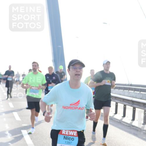 03.10.2026 - Köhlbrandbrückenlauf Tim E. http://msf.ph/oto/10608327 03.10.2026 09:21:29 Position 1 1397 meine-sportfotos.de