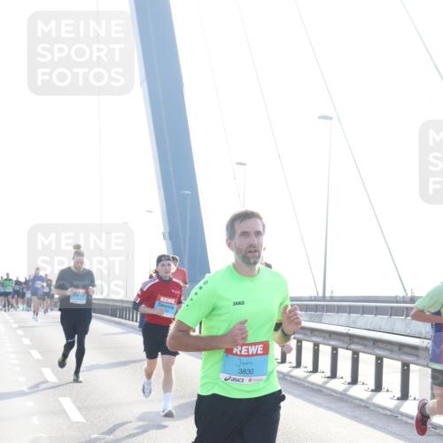 03.10.2026 - Köhlbrandbrückenlauf Tim E. http://msf.ph/oto/10608344 03.10.2026 09:21:31 Position 1 3830 meine-sportfotos.de