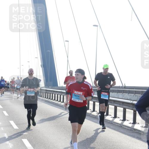 03.10.2026 - Köhlbrandbrückenlauf Tim E. http://msf.ph/oto/10608355 03.10.2026 09:21:33 Position 1 1553 meine-sportfotos.de