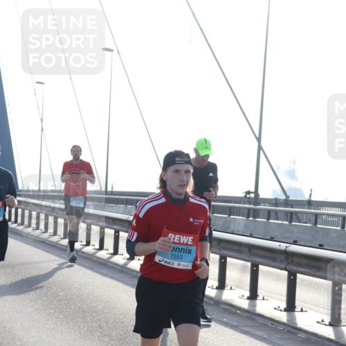 03.10.2026 - Köhlbrandbrückenlauf Tim E. http://msf.ph/oto/10608375 03.10.2026 09:21:34 Position 1 1553 meine-sportfotos.de