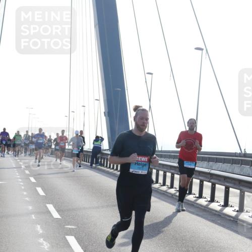 03.10.2026 - Köhlbrandbrückenlauf Tim E. http://msf.ph/oto/10608379 03.10.2026 09:21:34 Position 1 1973 meine-sportfotos.de