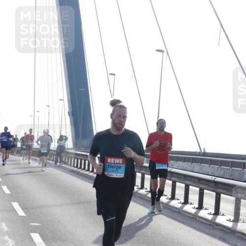 03.10.2026 - Köhlbrandbrückenlauf Tim E. http://msf.ph/oto/10608391 03.10.2026 09:21:35 Position 1 1973, 2199 meine-sportfotos.de