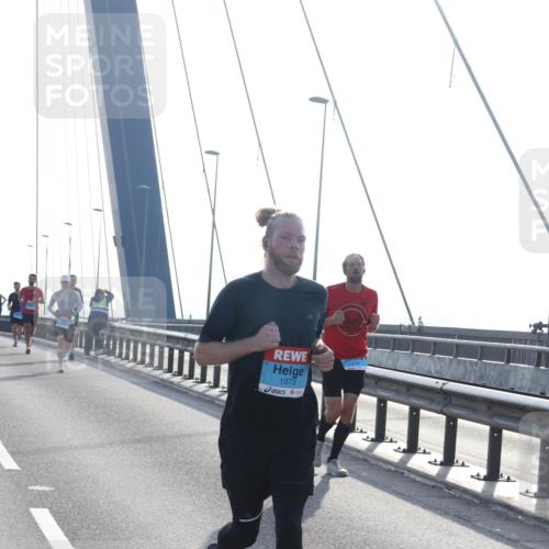 03.10.2026 - Köhlbrandbrückenlauf Tim E. http://msf.ph/oto/10608395 03.10.2026 09:21:35 Position 1 1973 meine-sportfotos.de
