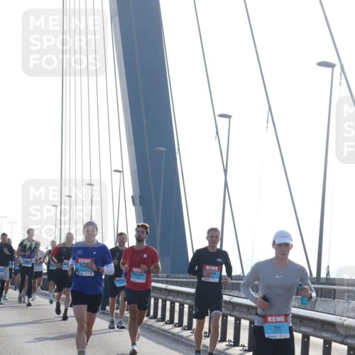 03.10.2026 - Köhlbrandbrückenlauf Tim E. http://msf.ph/oto/10608452 03.10.2026 09:21:41 Position 1 3771 meine-sportfotos.de